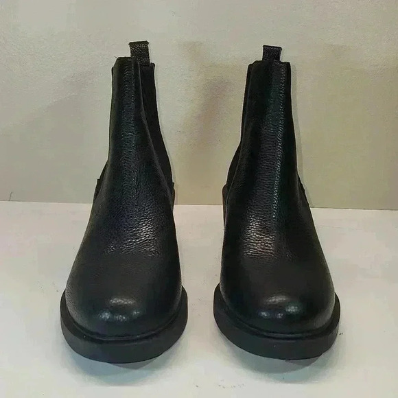 ANDRE ASSOUS WOMEN'S GEMMA CHELSEA BOOTS SIZE 11 - Picture 3 of 4